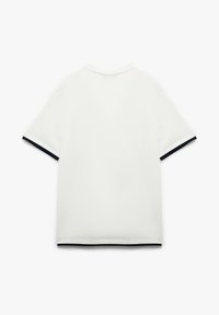Witte t-shirt met korte mouwen en een ronde halslijn, met marineblauwe accenten op de mouwen en onderkant. Gemaakt van zacht katoen.