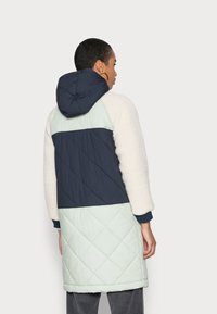 esmé studios ESSTELLA LONG HOOD QUILT JACKET - Casaco de inverno - dark sapphire/desert sage/snow
