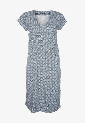 Sininen ja valkoinen kuviollinen kietaisumekko, jossa on lyhyet hihat, V-pääntie ja istuva vyötärö, valmistettu kevyestä kankaasta.