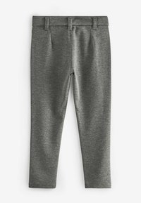 Grå, skräddarsydda byxor i mjukt, stretchigt tyg. Har en slät front, bälteshällor och en slim fit-design med en jämn textur.