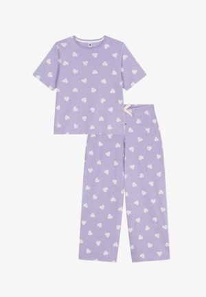 Completo pigiama viola con maglietta a maniche corte e pantaloni lunghi. Presenta fantasie a cuori bianche, tessuto morbido e una vita con cordoncino.