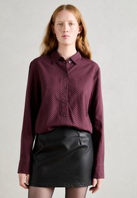 Marc O'Polo CASUAL FIT KENT COLLAR PRINT - Button-down blouse - red black