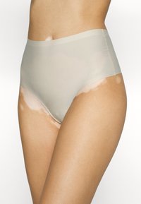 MAGIC Bodyfashion DSIRED HI-THONG 2 PACK - Stringid - latte