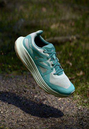 Salomon ULTRA FLOW  - Trail running shoes - clearly aqua/dynasty green/white pepper