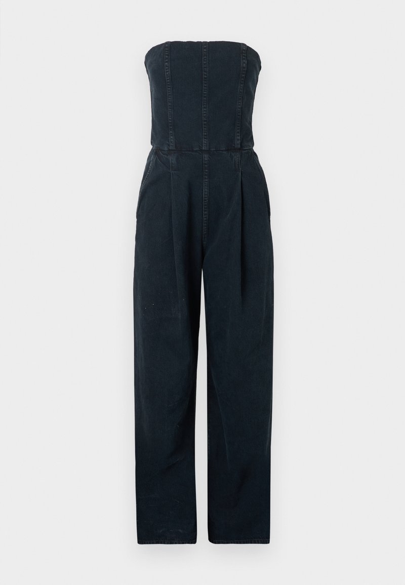 Combinaison noire sans bretelles avec un corsage ajusté et un pantalon à jambes larges. Fabriquée en denim avec des coutures visibles et un design épuré et minimaliste.