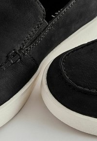 Next CONTRAST LOAFERS - Belebújós cipők - black