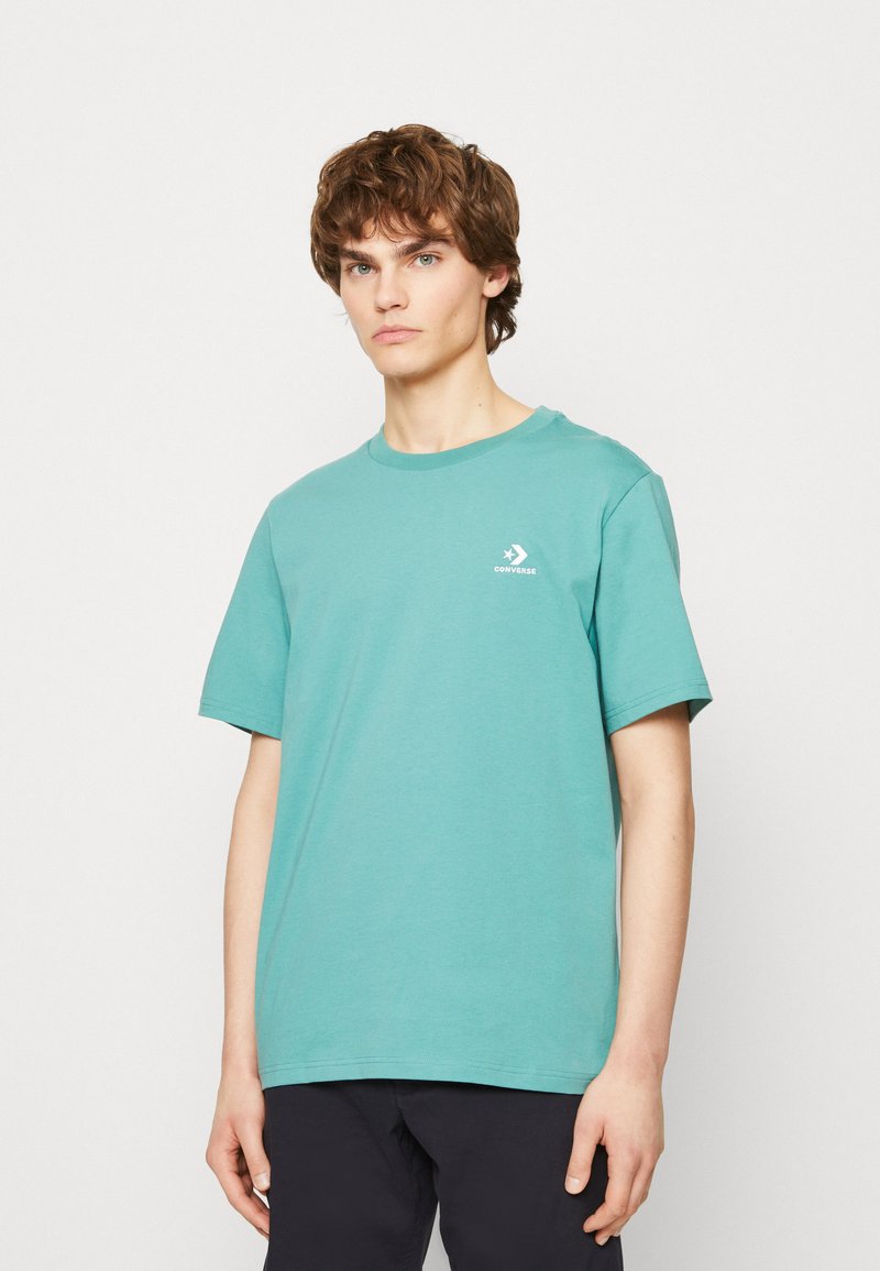 Converse GO TO EMBROIDERED STAR CHEVRON TEE UNISEX Tshirt basic