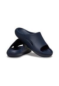 Zoccoli blu navy modellati da indossare senza chiusura, con punta aperta, soletta testurizzata e fori di ventilazione sui lati per la traspirabilità. Materiale morbido e flessibile.