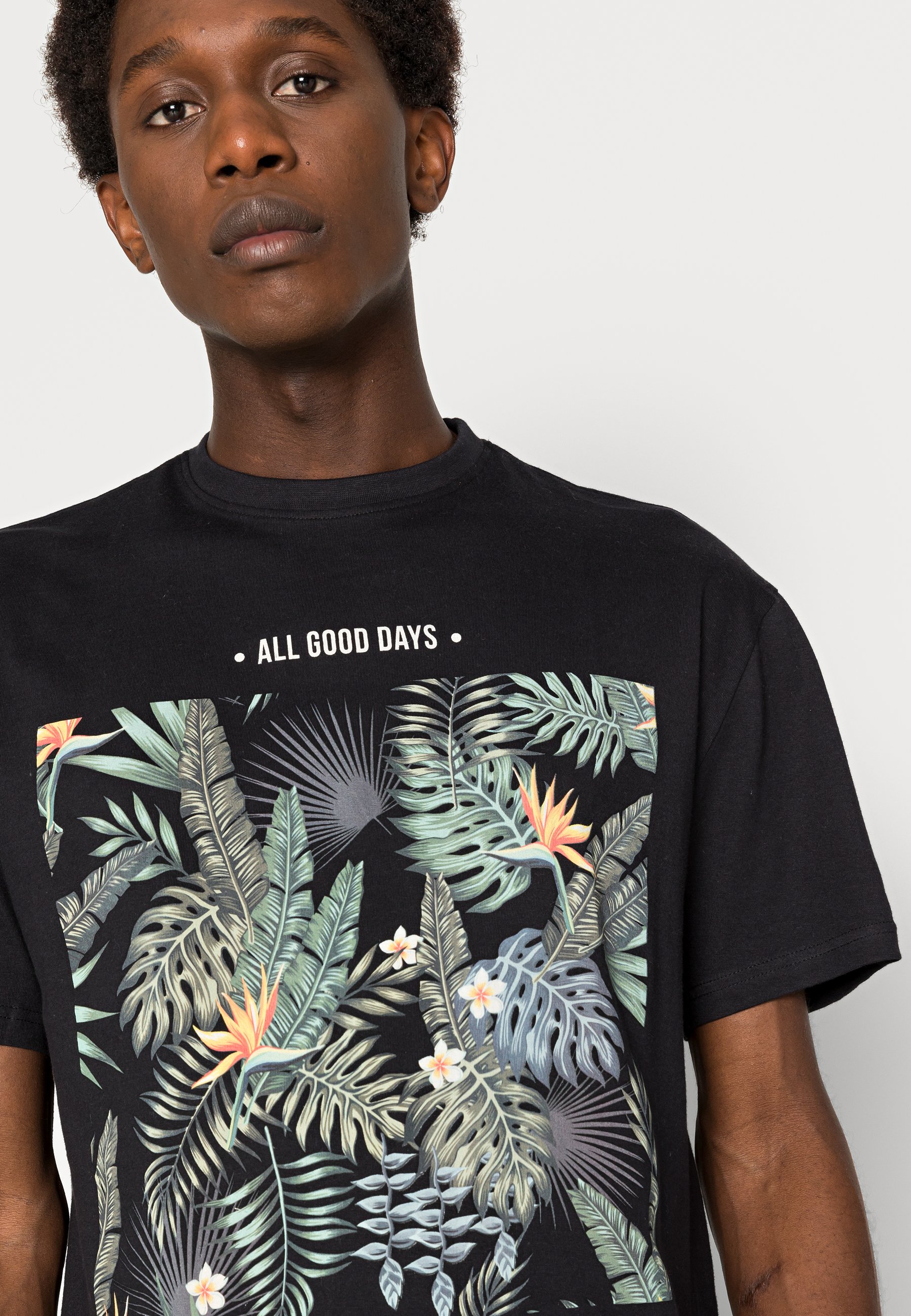 BOX FIT TEE - Print T-shirt - black 