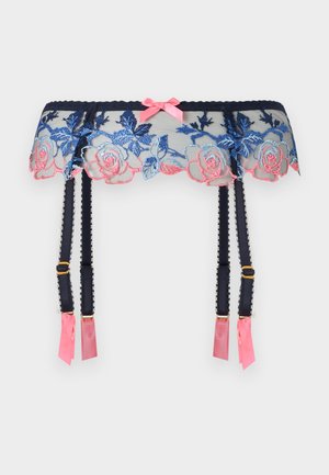Porte-jarretelles en dentelle noire avec motif floral brodé bleu et rose, détail nœud rose, et quatre bretelles noires réglables avec extrémités en satin rose.