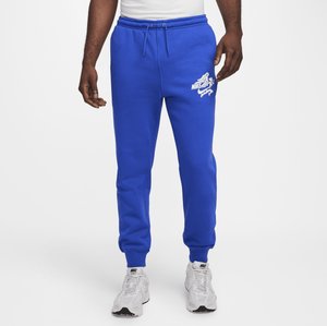 Blå fleece sweatpants med elastisk talje og snøre. Har et hvidt Nike-logo på venstre lår og ribbede cuffs ved anklerne.