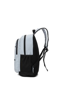 Zaino grigio chiaro con accenti neri, dotato di due scomparti principali con zip, una tasca laterale in rete e spallacci imbottiti regolabili.
