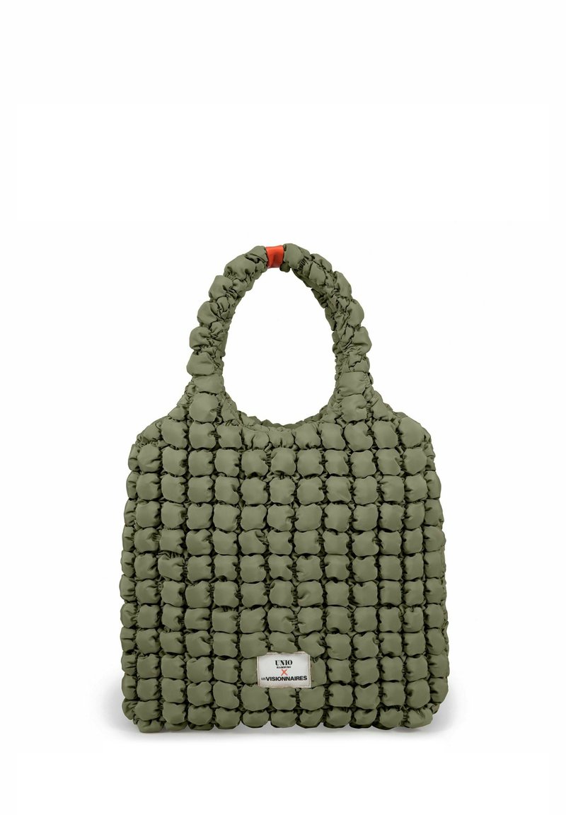 Vergoldete, gepolsterte grüne Nylon-Tote-Tasche mit einem strukturierten Karomuster, ausgestattet mit einem runden Griff und einem orangefarbenen Akzent near oben.