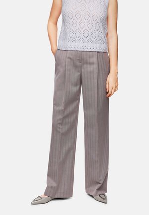 Light gray knit top with a diamond pattern, paired with wide-legged gray striped trousers and pointed-toe gray shoes with a decorative buckle.
