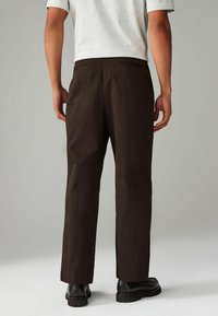 Next EDIT - REGULAR FIT - Nadrágok - brown