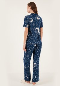 LELA REGULAR FIT - Pizsama szett - indigo