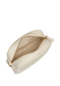 Borsa a tracolla in pelle color crema con cerniera dorata, apertura superiore che mostra l'interno in tessuto beige e una piccola tasca interna.