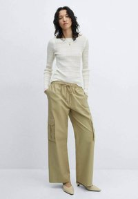 Mango TORTELLO - Hlačami s stranskimi žepi - beige