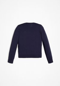 Dunkelblauer gestrickter Pullover, lange Ärmel, gerippter Saum und Bündchen, glatte Textur, schlichtes Design, Rückansicht auf einem weißen Hintergrund dargestellt.