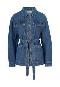 Giacca in denim blu scuro con vita regolabile, chiusura a bottoni, due tasche sul petto e colletto. Presenta maniche lunghe e una leggera usura.