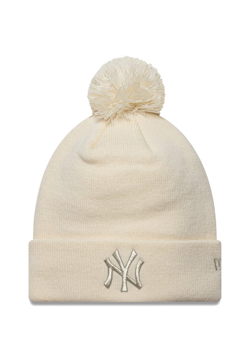 Kerman värinen neulottu pipo, jossa on pom-pom päällä ja brodeerattu hopeinen "NY" logo käänteessä.