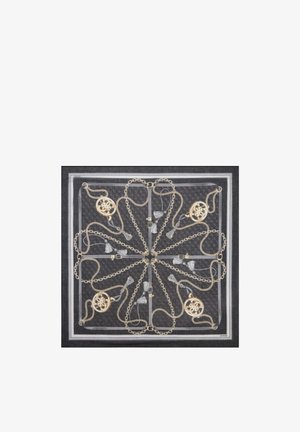 Foulard carré noir avec chaînes dorées symétriques, franges blanches et médaillons circulaires formant un motif radial, logo « Guess » dans un coin.