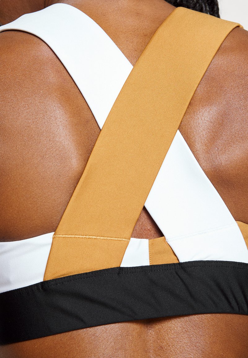 Puma IMPACT SAFARI GLAM BRA - Sujetadores con media - black/desert tan/fur real print/negro -