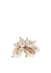 Gouden ring met clusters van witte parels en een decoratieve band met kleine heldere stenen in een gestructureerd ontwerp.