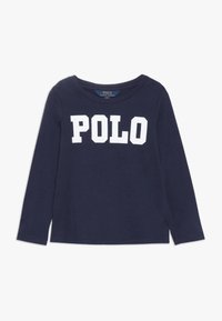 Marinblå långärmad t-shirt i bomull med stor vit blockbokstav "POLO" på framsidan. Rund halsringning och mjuk textur.