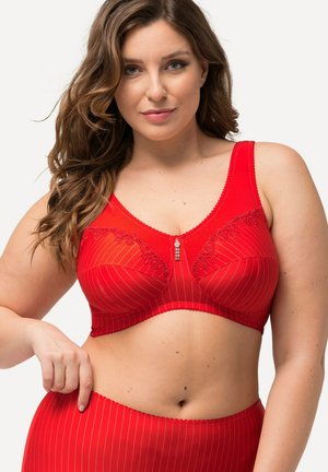 Roter BH mit horizontalen Streifen, floraler Stickerei entlang der oberen Kanten und einem dekorativen Mittelpunkt; darunter ein passendes rotes Band.