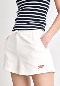 Tommy Jeans SCRIPT  - Tracksuit bottoms - ancient white