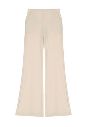 Pantaloni svasati color beige chiaro con una texture liscia, dotati di due tasche laterali e dettagli di cucitura visibili lungo le cuciture.