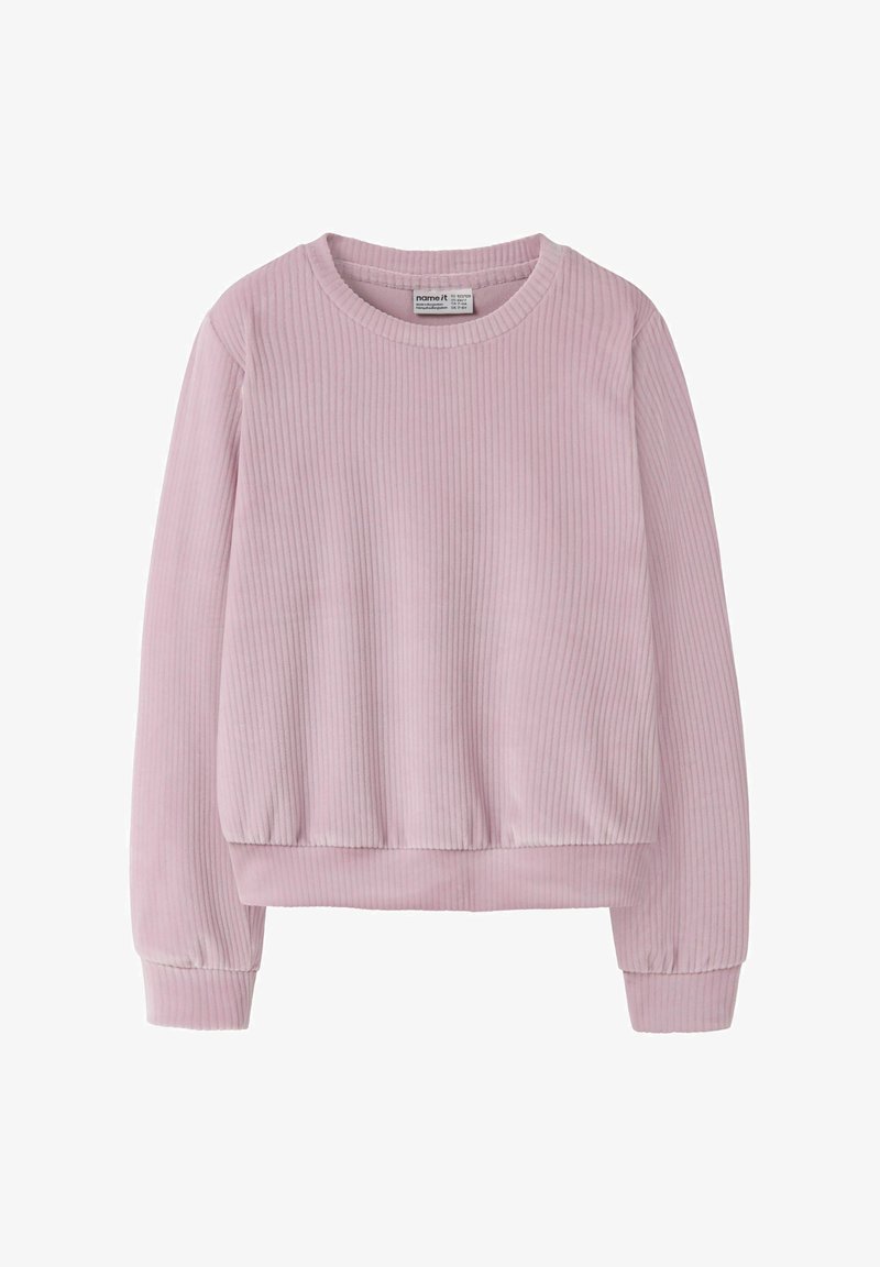 Hellrosa geripptes Langarm-Sweatshirt mit Rundhalsausschnitt und Bündchen an den Ärmeln, flach auf weißem Hintergrund gezeigt.