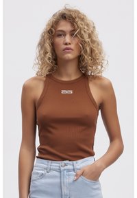 Gestuz DREW LOGO TANK - Top - sorrel horse
