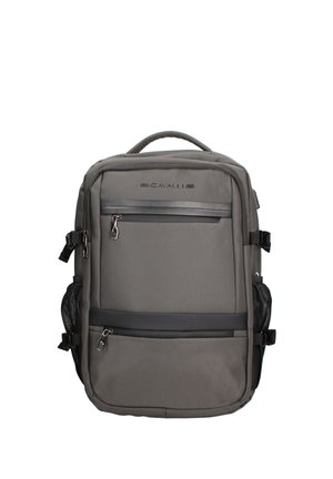 Grauer rechteckiger Rucksack mit mehreren Reißverschlussfächern, seitlichen Netzfächern, oberem Griff und schwarzen verstellbaren Gurten auf weißem Hintergrund.