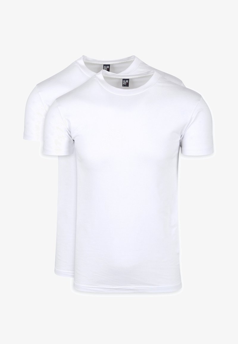 Witte katoenen T-shirts, korte mouwen, ontwerp met ronde hals, gladde textuur, twee zichtbare T-shirts opgestapeld, met zorglabels bij de halslijn.