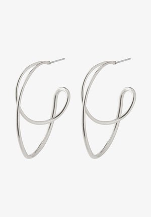 Sidabriniai metaliniai kabantys auskarai su sušukavimu, turintys lygų, blizgantį paviršių ir ploną vielos konstrukciją.