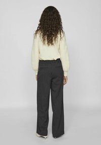 VILA Tygbyxor - black