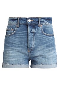 Höga denimshorts i ljusblått med fransad nedkant, med fem fickor, knappstängning och framträdande sömdetaljer.