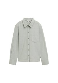 Světlé zelené košilové tričko s dlouhými rukávy, límečkem a náprsní kapsou. Má jemnou pruhovanou texturu a odpovídající zelené knoflíky.