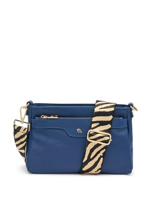 Sac bandoulière en cuir bleu avec quincaillerie dorée, doté d'une poche zippée et d'une sangle à motif zèbre. Fini texturé ajoutant du détail.