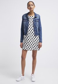 Noisy May Nmdebra Dzinsinis Svarkelis Medium Blue Denim Mėlynų Dzinsų Zalando Lt