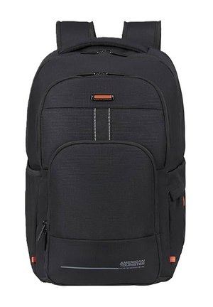 Zaino nero American Tourister con più scomparti con cerniera e spallacci imbottiti.