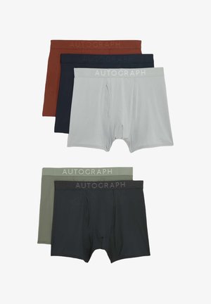 Ensemble de quatre paires de boxers pour hommes en gris, vert forêt, bleu marine et bordeaux, avec des ceintures élastiques marquées et une texture lisse.