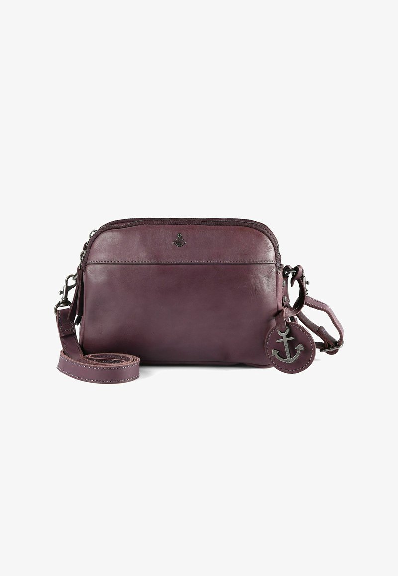 Borsa a tracolla in pelle viola con tracolla regolabile, chiusura a zip e dettaglio con ciondolo a forma di ancora. Texture liscia e forma rettangolare.