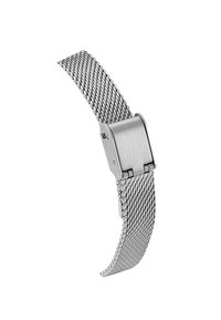 Bracelet de montre en maille en acier inoxydable avec une boucle en métal brossé, présentant un design épuré et plat ainsi qu'un motif entrelacé pour plus de flexibilité.