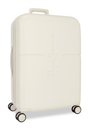 Maleta rígida de color crema con cuatro ruedas giratorias dobles, asas lateral y superior, y logotipo de la marca en relieve en el frente.