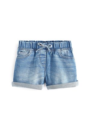 Lyseblå denim korte bukser til småbørn med elastisk talje, forlommer, snøre og opkrogede kanter på en hvid baggrund.