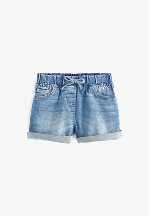 Lyseblå denim korte bukser til småbørn med elastisk talje, forlommer, snøre og opkrogede kanter på en hvid baggrund.