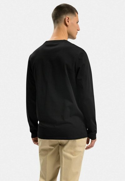Svart långärmad tröja med rund halsringning, tillverkad av mjukt tyg; baksidan visar en slät, enkel design utan synliga logotyper.